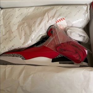 Air Jordan retro 3 NEVER WORN mint condition